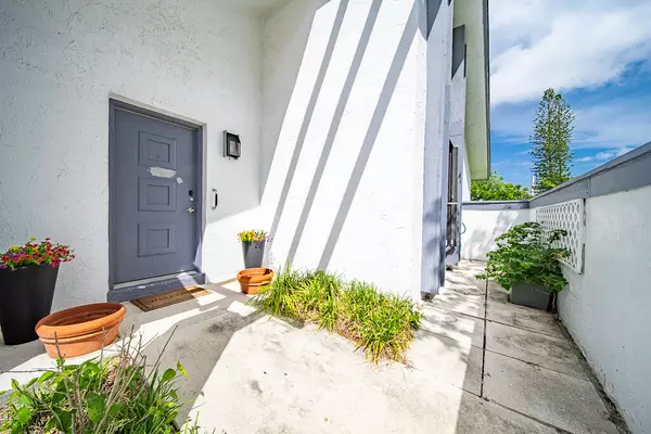 Greenacres, FL 33463,6117 Elsinore CIR