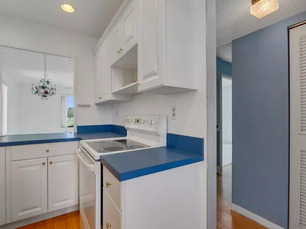 Stuart, FL 34997,5373 SE Miles Grant RD 208