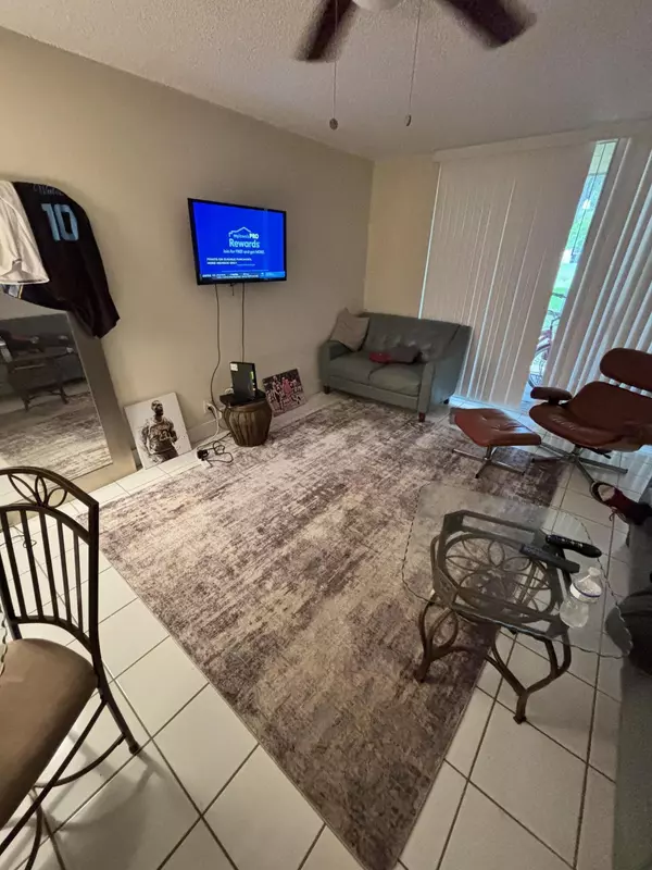Lauderdale Lakes, FL 33319,3121 NW 47th TER #107