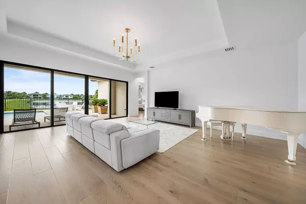 Boca Raton, FL 33496,8300 Fishhawk Falls CT