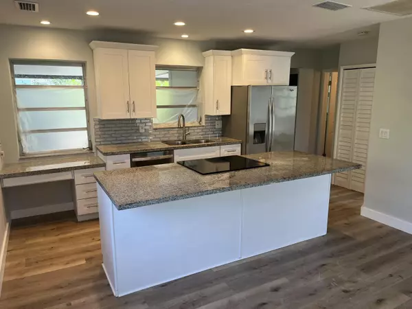Lake Worth Beach, FL 33460,414 N J ST