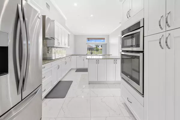 Wellington, FL 33414,15764 Cypress Creek LN