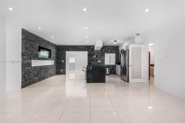 North Miami Beach, FL 33179,18361 NE 7th CT