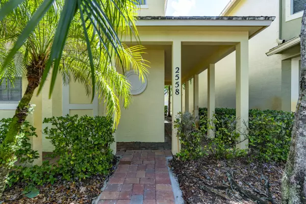 Port Saint Lucie, FL 34952,2558 SE Pineland DR