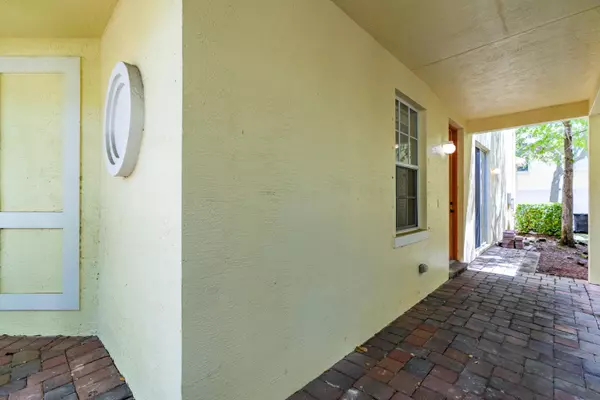 Port Saint Lucie, FL 34952,2558 SE Pineland DR