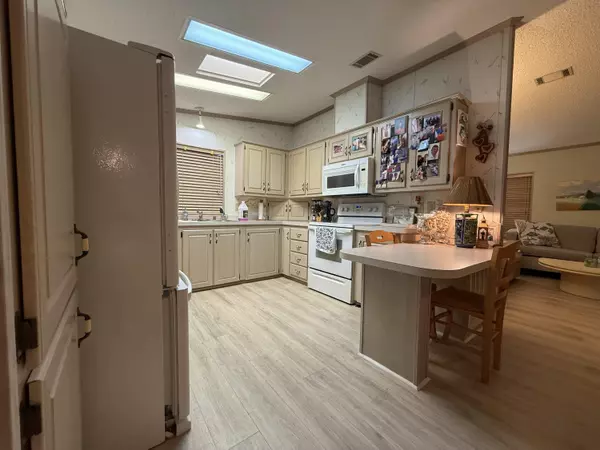 Briny Breezes, FL 33435,207 N Heron DR P