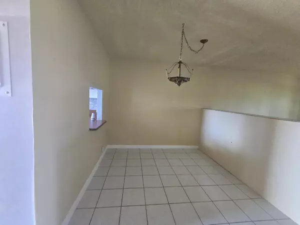 West Palm Beach, FL 33411,102 Lake Anne DR