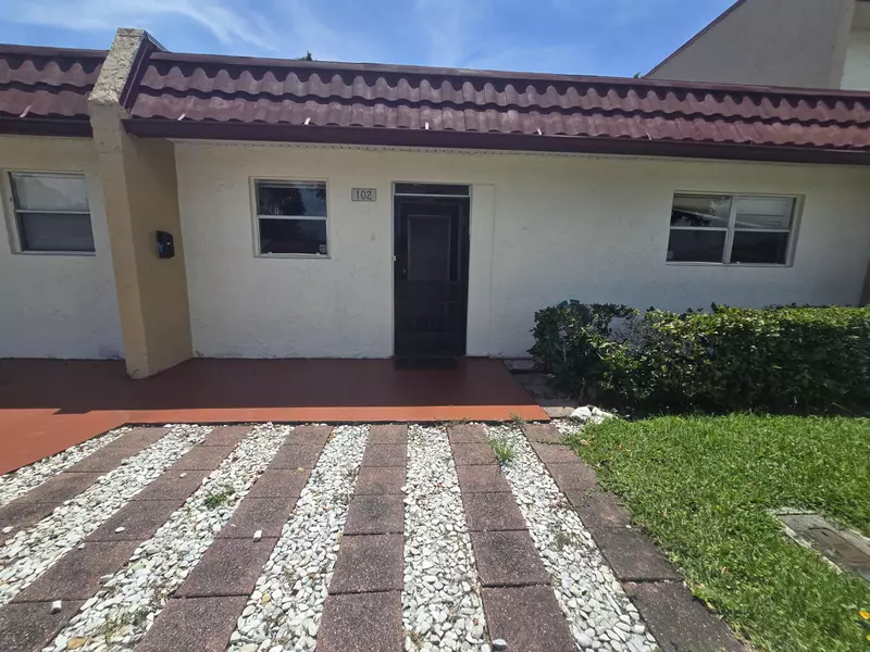 102 Lake Anne DR, West Palm Beach, FL 33411