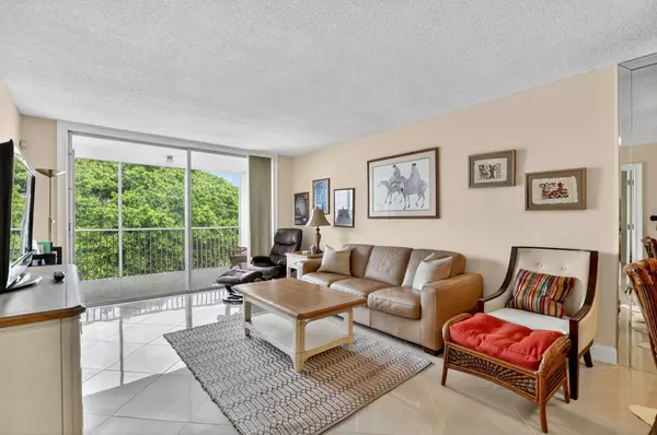 Pompano Beach, FL 33069,3000 S Course DR 604