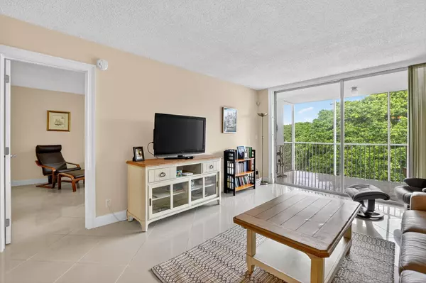 Pompano Beach, FL 33069,3000 S Course DR 604