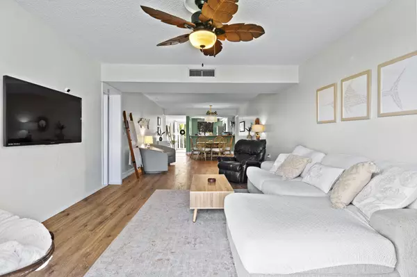 Boca Raton, FL 33433,6193 Balboa CIR 202