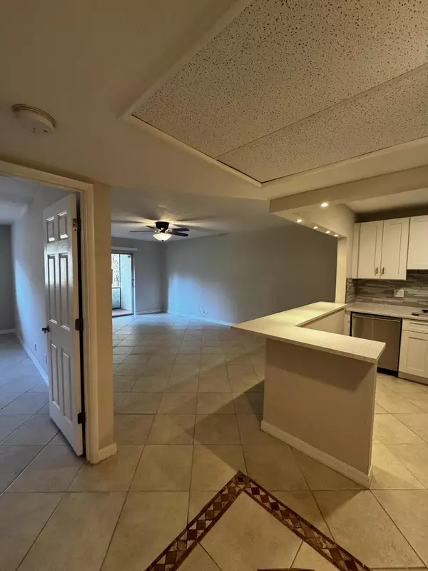 Pompano Beach, FL 33062,251 S Cypress RD 111