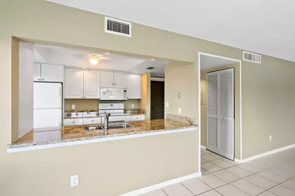 Stuart, FL 34994,2243 NW 22nd AVE 106