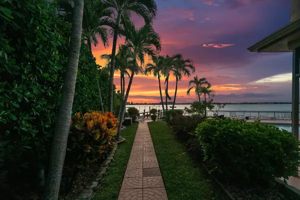 Singer Island, FL 33404,1010 Pine Point RD