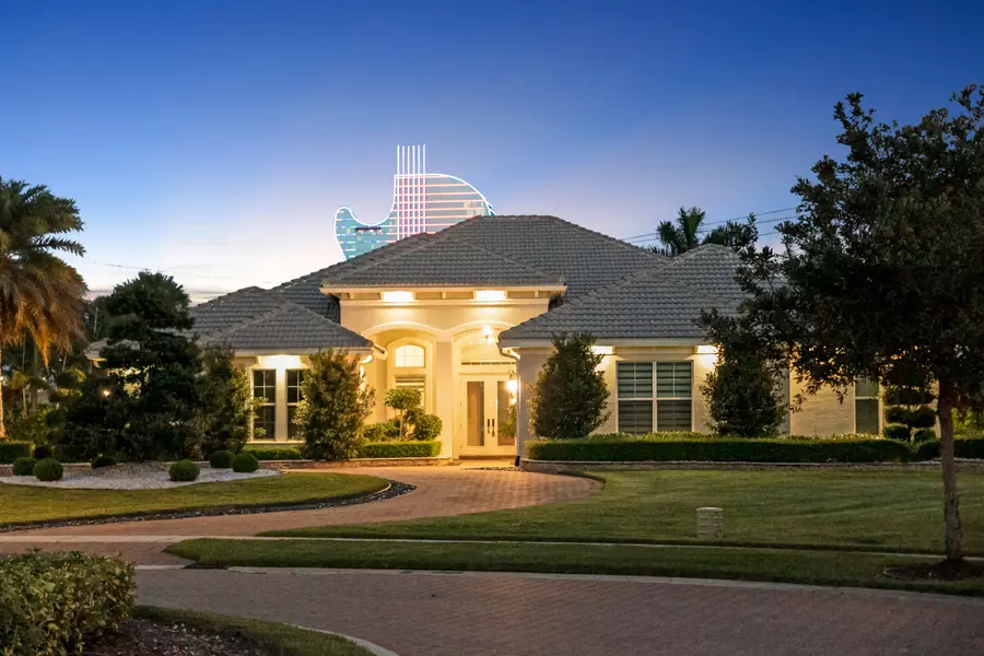 5202 S Sterling Ranch CIR, Davie, FL 33314