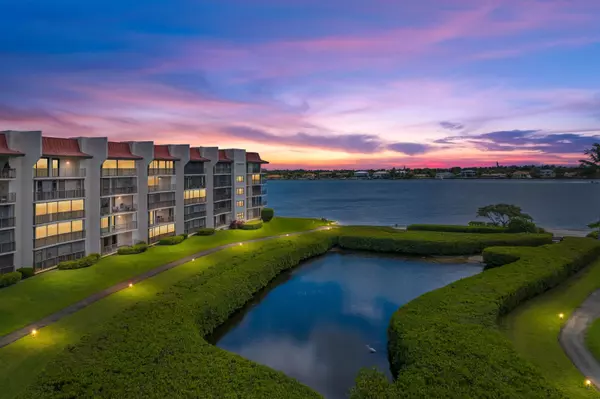 Hypoluxo, FL 33462,7020 Half Moon CIR 205