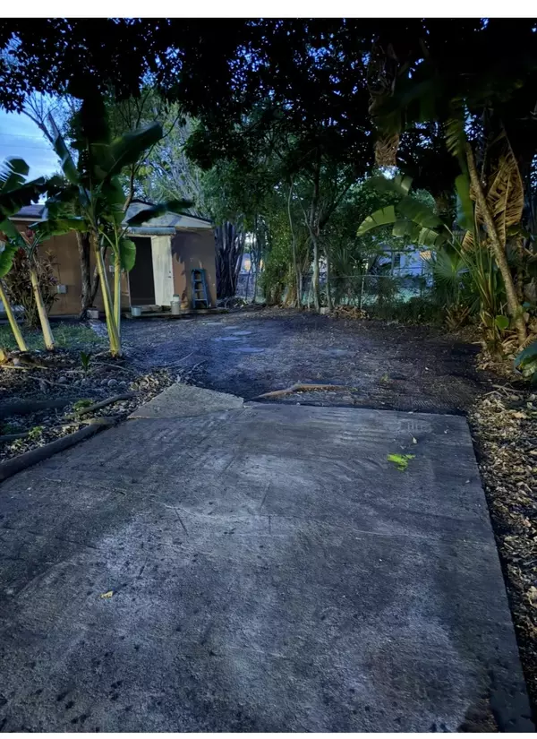 West Palm Beach, FL 33401,2025 Delphia ST 3
