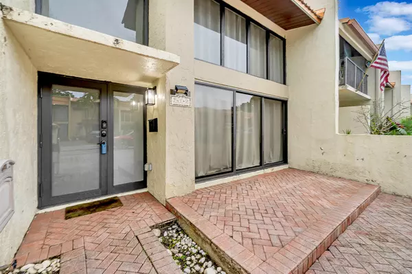 Plantation, FL 33324,741 E Coco Plum CIR 2