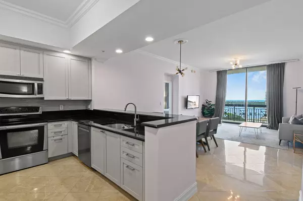 West Palm Beach, FL 33401,701 S Olive AVE 818