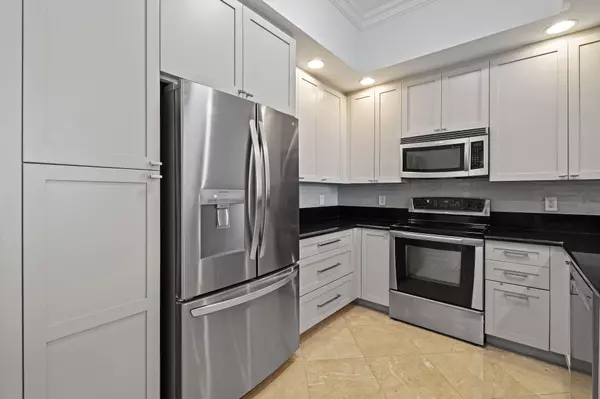 West Palm Beach, FL 33401,701 S Olive AVE 818