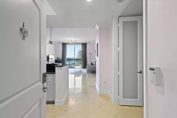 West Palm Beach, FL 33401,701 S Olive AVE 818
