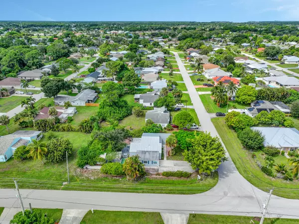 Port Saint Lucie, FL 34953,502 SW Banks TER