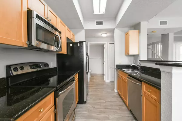 Palm Beach Gardens, FL 33410,11012 Legacy DR 102