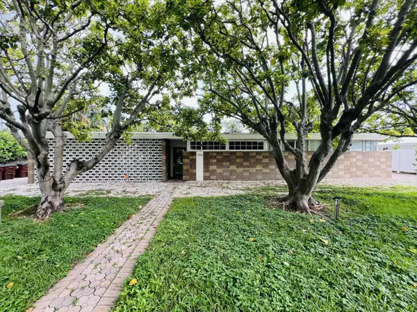 7306 Clarke RD, Lake Clarke Shores, FL 33406