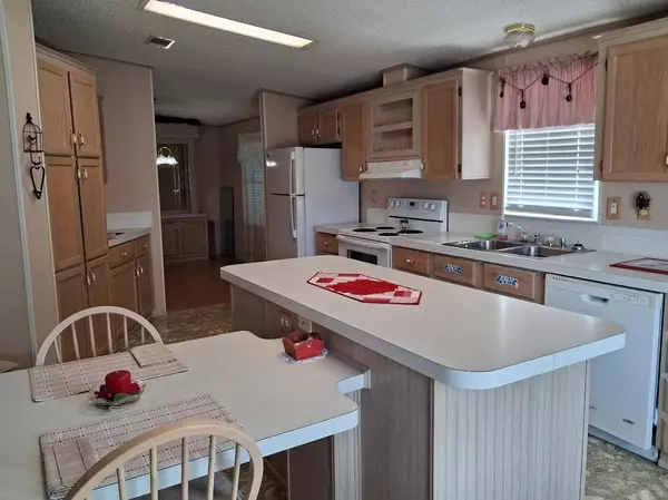 Okeechobee, FL 34974,1555 SW 35 CIR