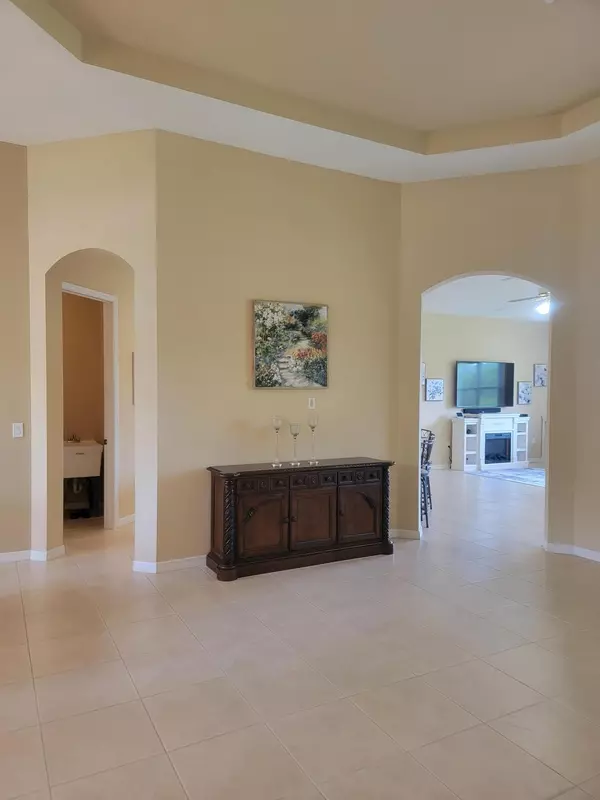 Port Saint Lucie, FL 34986,633 SW Long Key CT