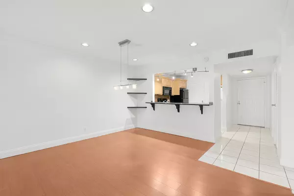 Lauderhill, FL 33319,6300 S Falls Cir DR 213