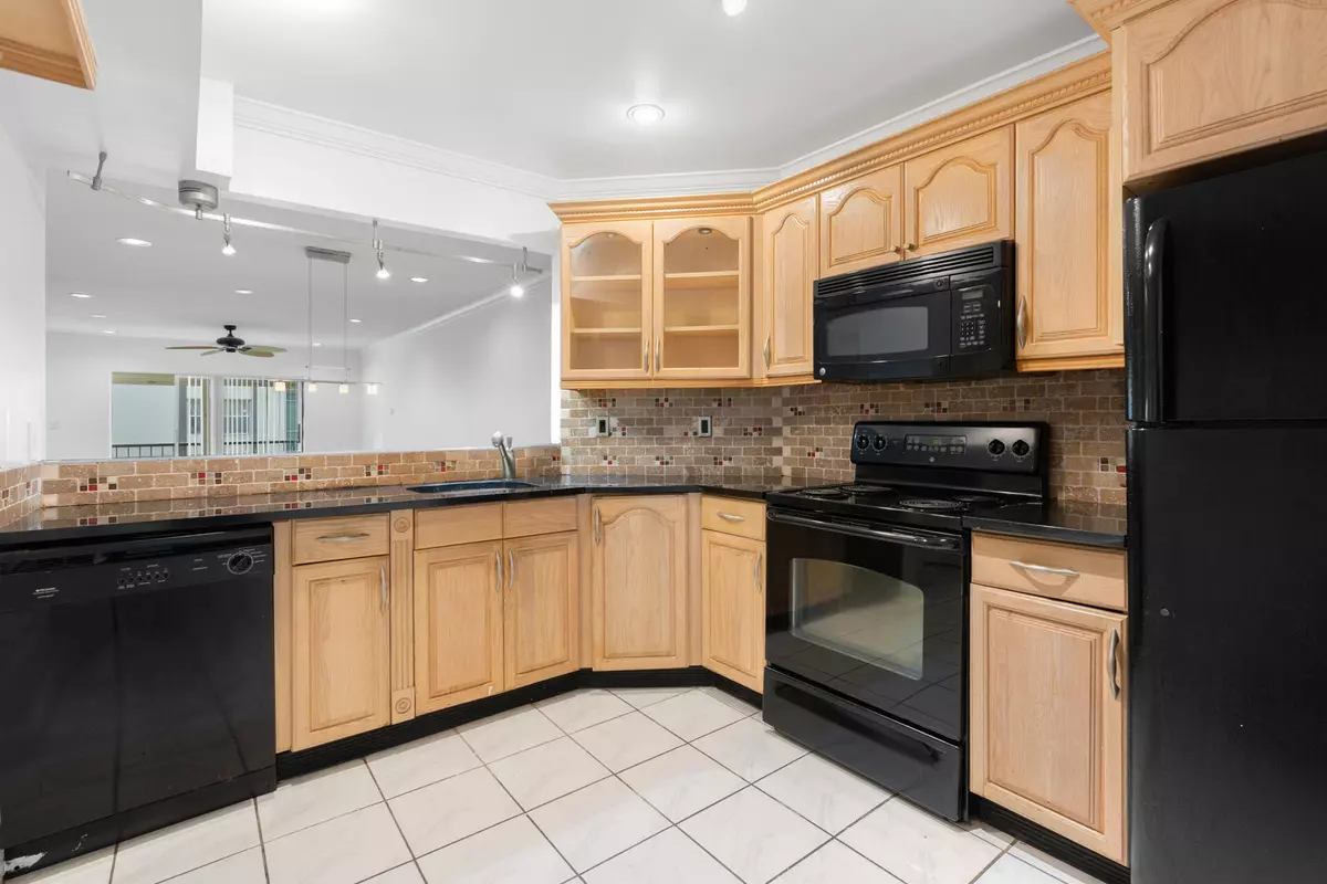 Lauderhill, FL 33319,6300 S Falls Cir DR 213