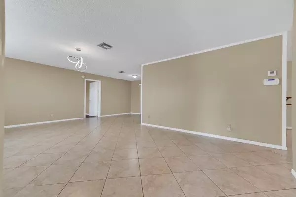 Lake Worth, FL 33463,5001 Woodstone CIR