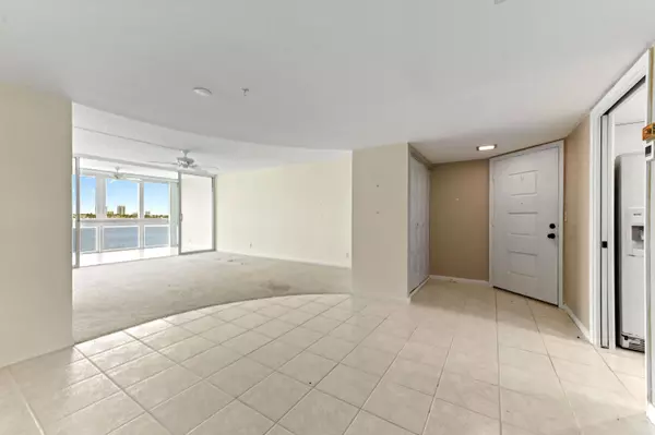 Lake Park, FL 33403,301 Lake Shore DR 402