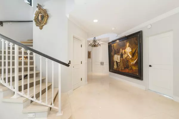 Palm Beach, FL 33480,255 Everglade AVE