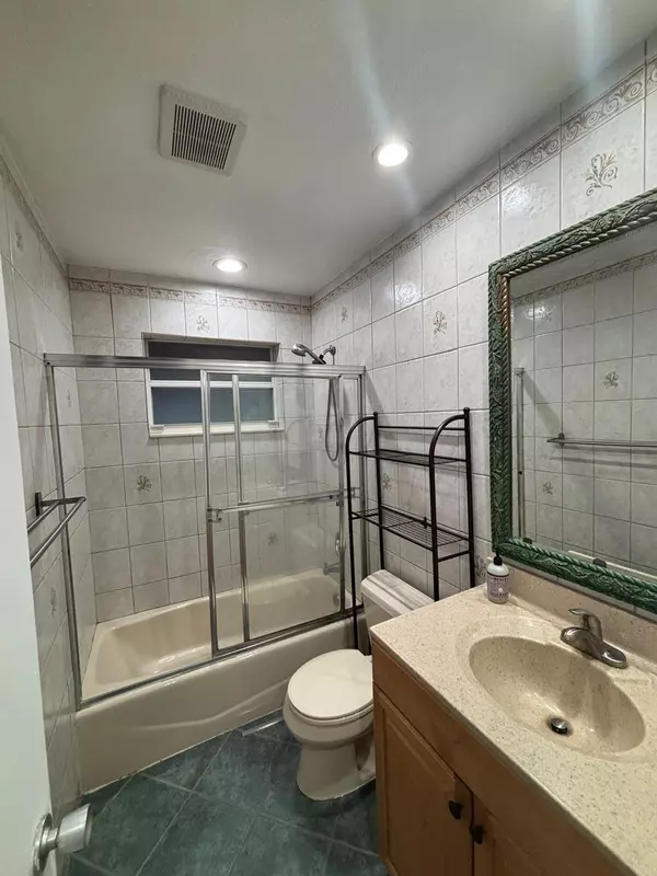 Deerfield Beach, FL 33441,117 SE 4th AVE