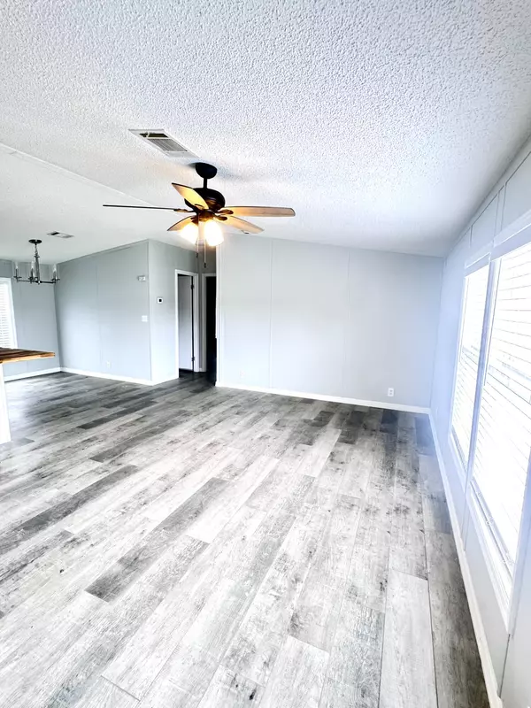 Okeechobee, FL 34974,1067 Palm CT