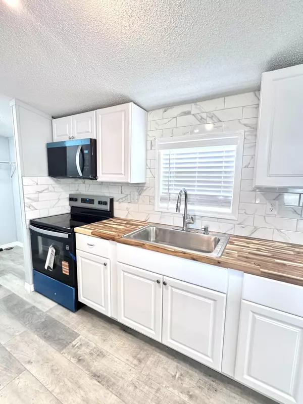 Okeechobee, FL 34974,1067 Palm CT