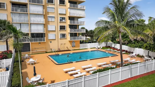 Hutchinson Island, FL 34949,3200 N Highway A1a 1107