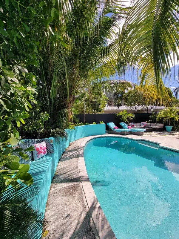 Hypoluxo, FL 33462,113 E Park LN