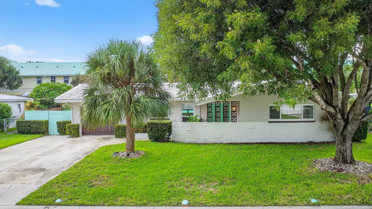 Hypoluxo, FL 33462,113 E Park LN