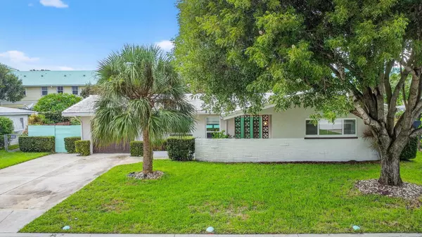 113 E Park LN, Hypoluxo, FL 33462