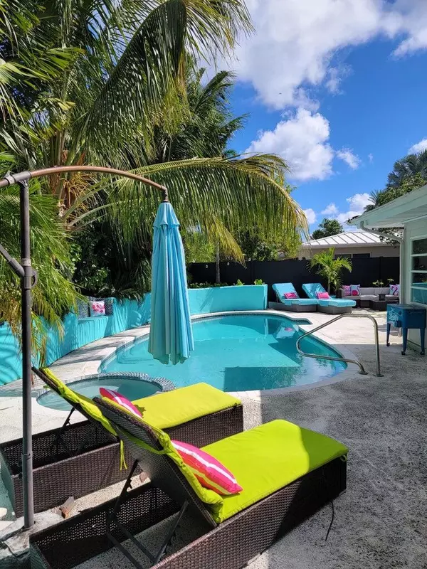 Hypoluxo, FL 33462,113 E Park LN