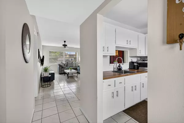 Lauderhill, FL 33313,4431 NW 16th ST H207