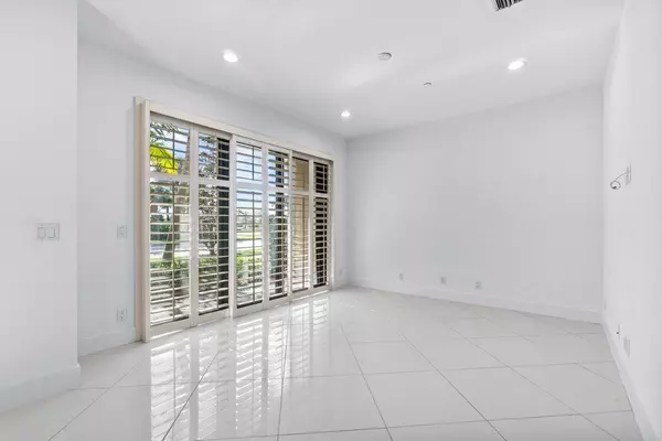 Palm Beach Gardens, FL 33418,7115 Edison PL