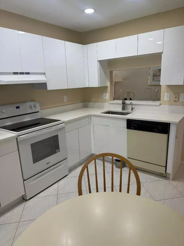 Delray Beach, FL 33484,15235 Lakes Of Delray BLVD 303