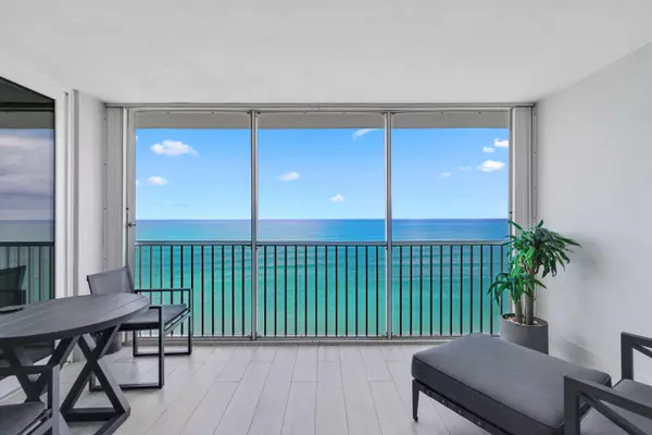 Juno Beach, FL 33408,840 Ocean DR 1104