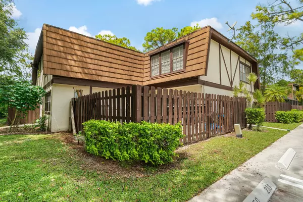 134 Weybridge CIR B, Royal Palm Beach, FL 33411