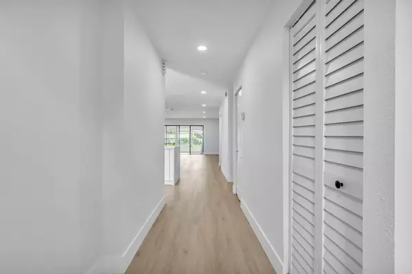 Boca Raton, FL 33433,8535 Casa Del Lago F