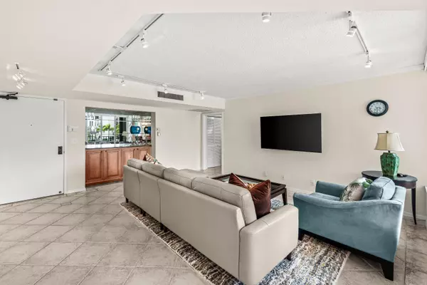 Boca Raton, FL 33432,100 SE 5th AVE 311